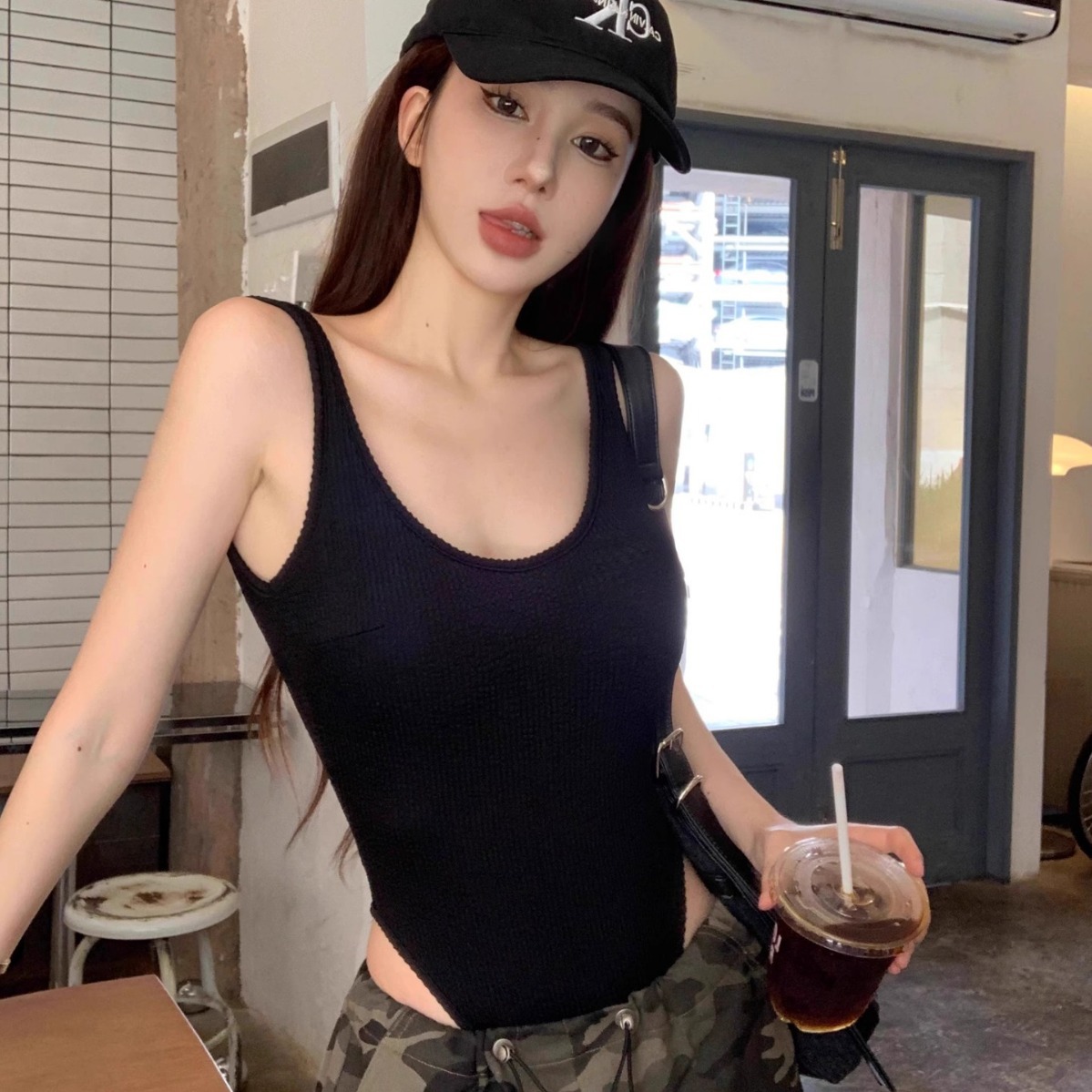 Suspender Tank Top - Zwarte bodysuit met bandjes, sexy rugloze