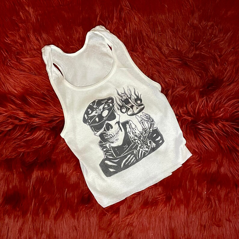 Tank Top Ribbed - Geribbelde tanktop met Lady Luck schedelprint,